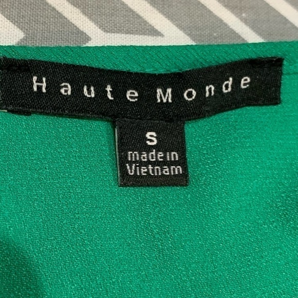 ⭐️nwt - Green Haute Monde (from Buckle) Top ⭐️ - Picture 4 of 6